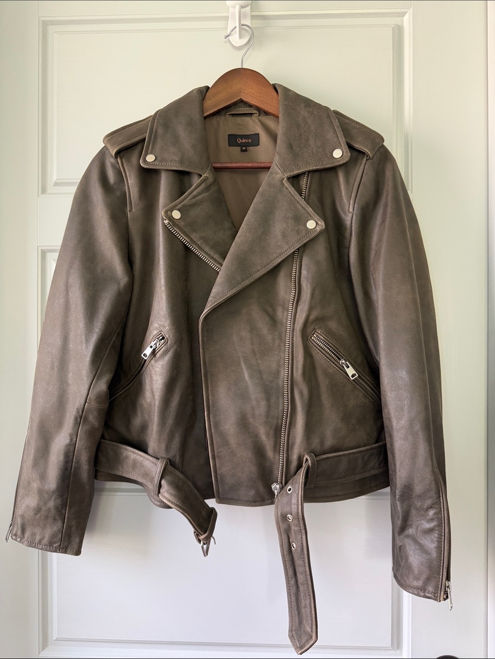 Quince 100% Leather Motorcycle Jacket size Medium in Distressed Brown